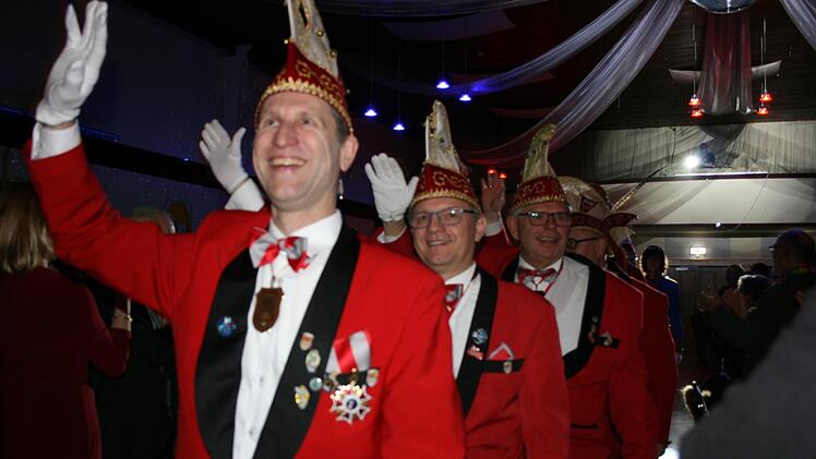 Einmarsch des Elferrats. Foto: Maria Löffler