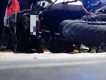 A8 bei Augsburg: 18-J&auml;hriger stirbt in der Nacht bei Motorrad-Unfall