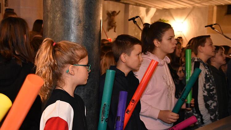 Alle Akteure zusammen mit "Feliz Navidad".  Foto: Uschi Prawitz