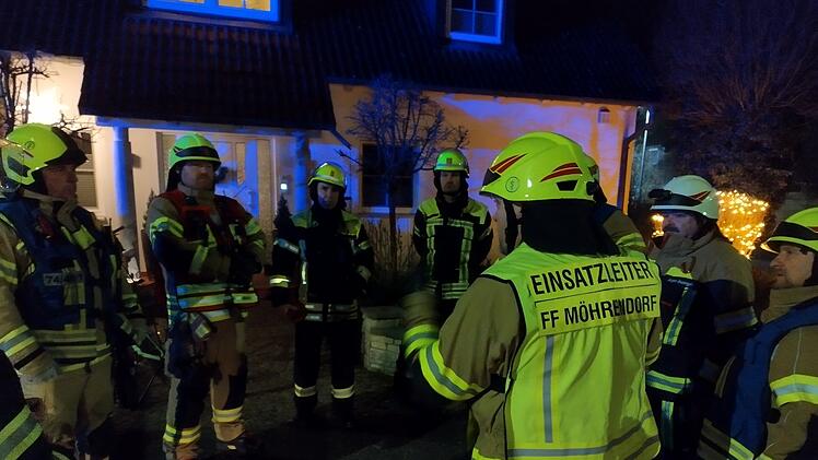 Möhrendorf: ABC-Alarm in Haus - Feuerwehr rückt mit vielen Kräften an