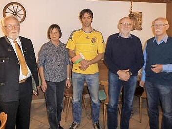 Heinrich Bickel (Mitte) löste Klaus Becker (l.) als Vorsitzenden ab, dieser bleibt aber als Kassier im Vorstand. Foto: privat