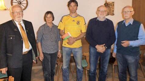 Heinrich Bickel (Mitte) löste Klaus Becker (l.) als Vorsitzenden ab, dieser bleibt aber als Kassier im Vorstand. Foto: privat