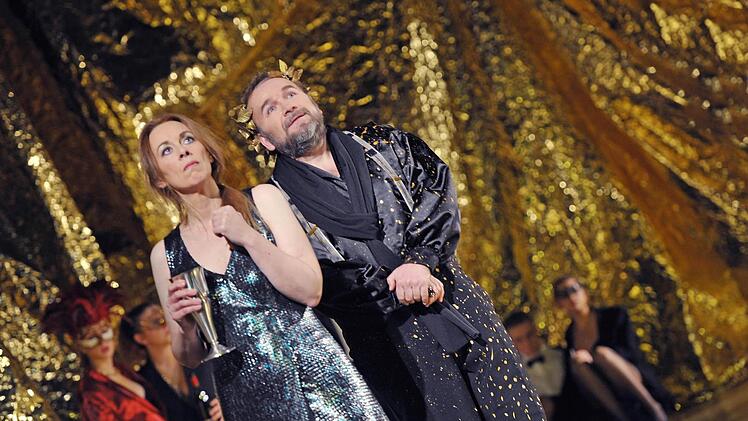 "Salome" am Landestheater Coburg: Ute Döring als Salome und Christian Franz als HerodesFoto: Andrea Kremper