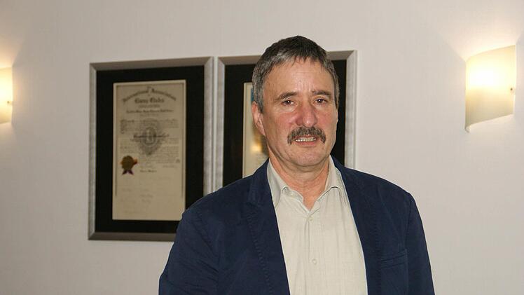Den Mitgliedern des Lionsclubs stellte der Leiter des Forstbetriebs und "Vater" dieses integrierten Waldnaturschutzkonzepts Ulrich Mergner vor, Foto: Sabine Weinbeer