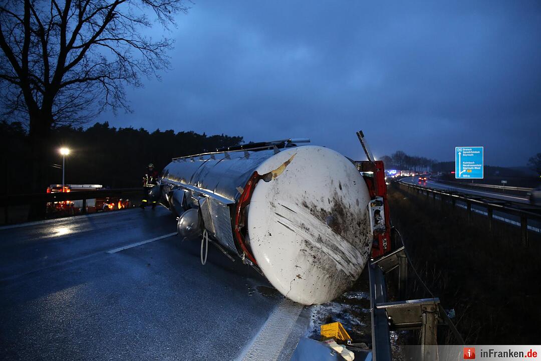 Milchlaster verunfallt auf der A70