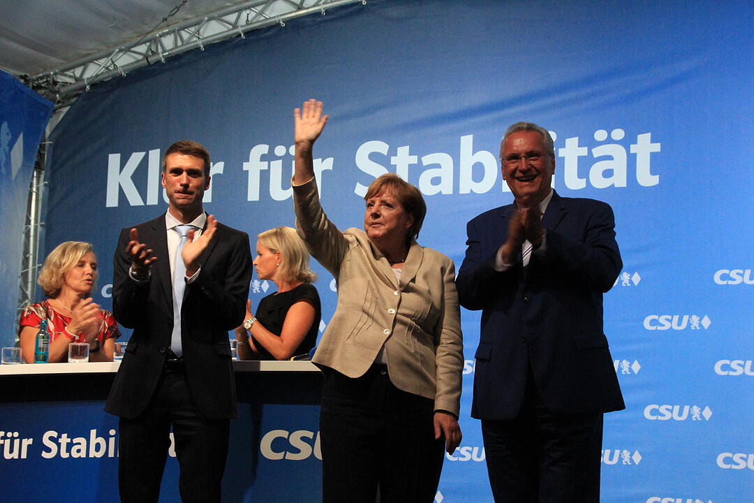 Jubel und Pfiffe für Angela Merkel in Erlangen