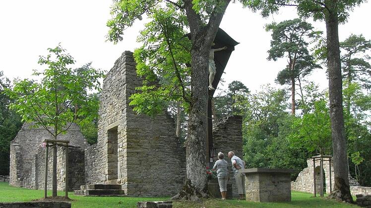 Einer der Höhepunkte der Extratour Michelsberg ist der Besuch der Kirchenruine Michelsberg. Foto: Joachim Rübel
