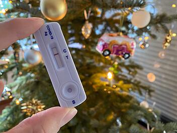 Krank unterm Weihnachtsbaum? So ist die Corona- und Grippe-Lage vor den Feiertagen