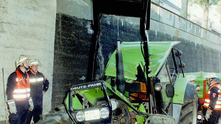 1988 wurde ein Traktorfahrer schwer verletzt, als er mit seinem Gefährt in der Memmelsdorfer Straße hängen blieb.