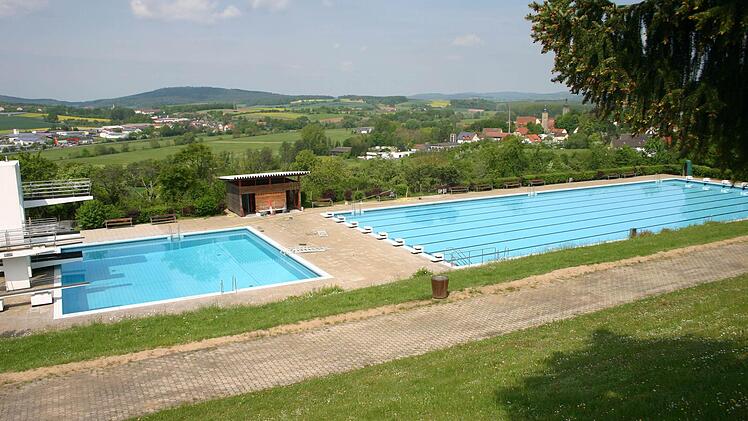Mit Weitblick konzipiert: das Eberner Freibad am Losberg.