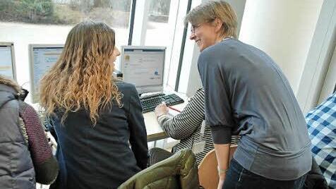 Lehrer wie Schüler ließen sich begeistern von den Möglichkeiten des digitalen Lernens, die die Fortbildungsveranstaltung "DigiLern Haßberge" am Regiomontanus-Gymnasium bot.