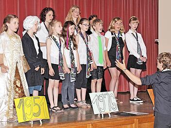 Der Kinder- und Jugendchor der Liedertafel begeisterte beim Abschiedsabend im Jugendhaus seine Zuhörer. Fotos: Dieter Britz