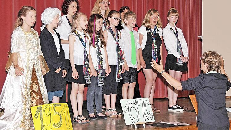 Der Kinder- und Jugendchor der Liedertafel begeisterte beim Abschiedsabend im Jugendhaus seine Zuhörer. Fotos: Dieter Britz