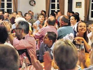 Beim Wirtshaussingen in Ibind schlägt die Stimmung hoch.  Foto: privat