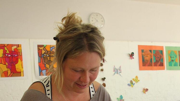 Kathrin Will-Hildner aus Burgkunstadt sägt sich den Ton passend zurecht.  Foto: Andreas Schmitt