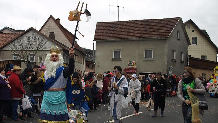Impressionen vom Faschingsumzug in Steinwiesen. Foto: Susanne Deuerling