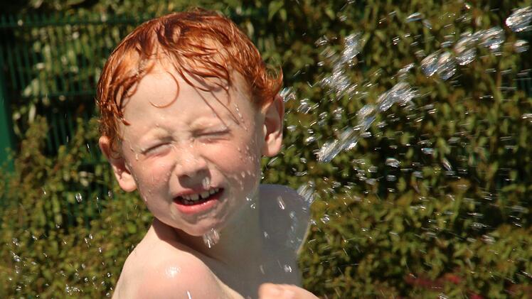 Wer kann, sucht zurzeit ein Freibad auf.  Josef Hofbauer