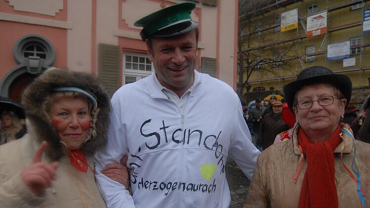 2008: Walter Nussel, Bürgermeisterkandidat der CSU, wirbt  am Faschingsdienstag für einen Uni-Standort  Herzogenaurach.