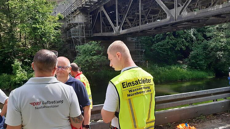 Unfall in Fr&auml;nkischer Schweiz: Radfahrer st&uuml;rzt drei Meter tief