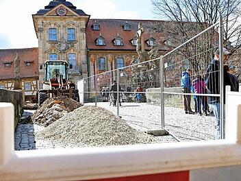 Bereits am Freitag wurde schon mit ersten Baggerarbeiten begonnen, ab Montag beginnt die Vollsperrung.  Foto: Matthias Hoch