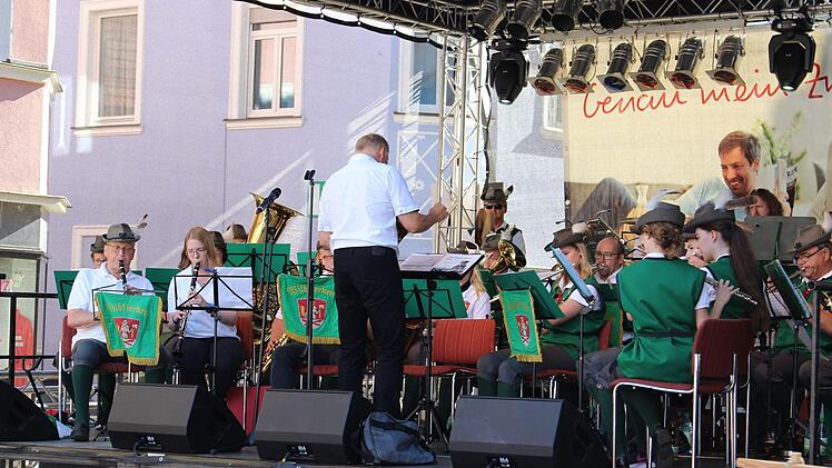 Eröffnung des Bad Brückenauer Stadtfestes mit historischem Umzug Foto: Julia Raab