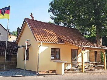 Ist ein Schmuckst&uuml;ck geworden: Das Gemeinschaftshaus in Reuthlos.  Foto: Martina Drossel