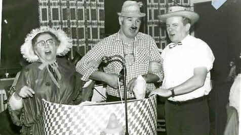 1984: Fastnachts-Ständchen mit Vorstand Reinhard Kohl (Mitte)