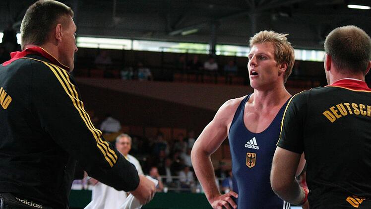 Der Lichtenfelser Hannes Wagner, hier in der Rundenpause, erkämpfte in der 74-Kilo-Klasse griechisch-römisch einen guten fünften Platz. Im Kampf um Rang 3 verlor er knapp gegen den Russen Bobotaev.