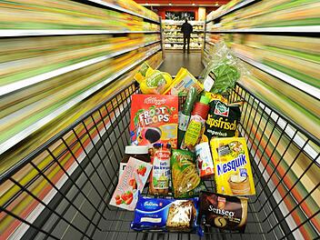 Die Regierung von Oberfranken lehnte eine Bauvoranfrage Ebersdorfs zur Erweiterung eines Lebensmittelmarktes ab. Darum ginges in der jüngsten Gemeinderatssitzung. Symbolfoto: Julian Stratenschulte/dpa