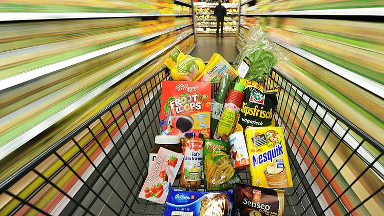 Die Regierung von Oberfranken lehnte eine Bauvoranfrage Ebersdorfs zur Erweiterung eines Lebensmittelmarktes ab. Darum ginges in der jüngsten Gemeinderatssitzung. Symbolfoto: Julian Stratenschulte/dpa