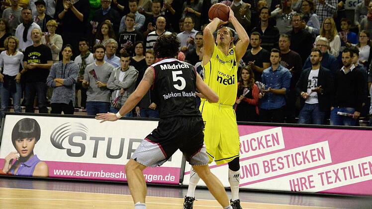 Steve Wachalski beim Dreier gegen Dirk Mädrich. Foto: Peter Mularczyk