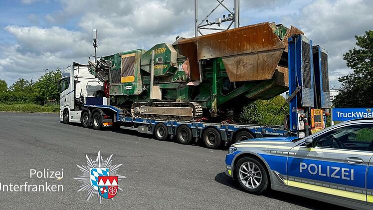 Extrem überladener Lkw