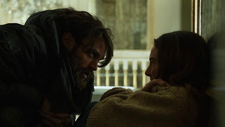 Begegnung in der Postapokalypse: Annie (Shailene Woodley) bekommt nach Jahren der Einsamkeit in ihrem Versteck Besuch von einem Fremden (Thomas Doherty).