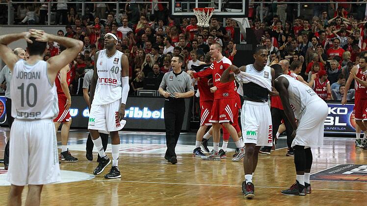 Die Brose Baskets verlieren den Krimi gegen die Bayern mit 75:76 und damit auch das Rennen um den ersten Platz. Foto: sportpress