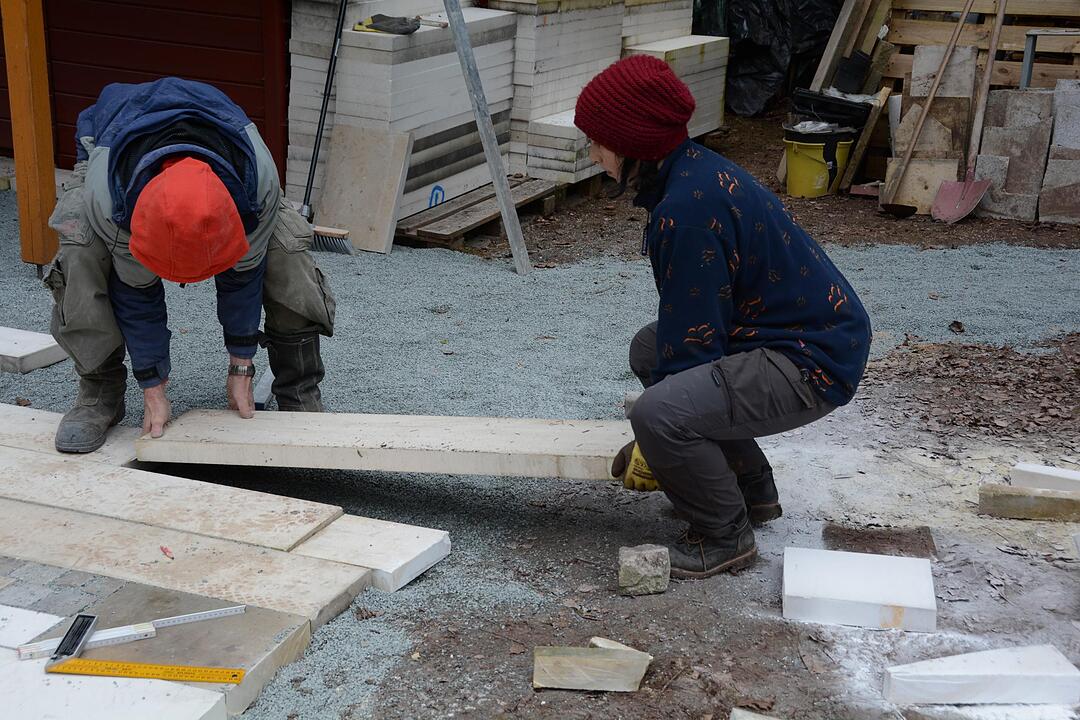 2015_03_14_Dagmar mit Peter beim Bauen_03