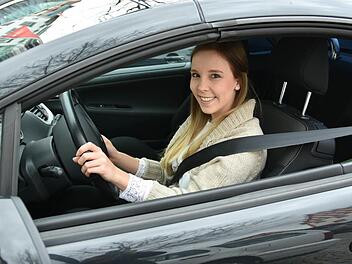 Chiara Schnitzer fühlt sich seit dem Sicherheitstraining sicherer und will das Training mit ihrem neuen Fahrzeug deshalb wiederholen. Foto: Ulrike Langer