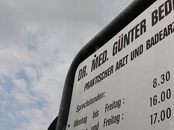 Dr. Günter Bedenk gibt nach 30 Jahren Tätigkeit als Hausarzt seine Praxis ab. Foto: Benedikt Borst