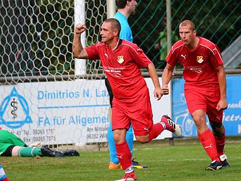 Macel Adam vom TSV Wilhelmsthal bringt sein Team im Heimspiel gegen den FC Unter-/Oberodach in der 20 Minute in Führung. Foto: Heinrich Weiß