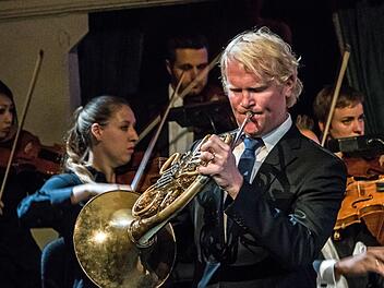 Umjubelter Solist: Christoph Eß begeisterte im Landestheater Coburg mit seiner Interpretation des 1. Hornkonzerts von Richard Strauss. Das Philharmonische Orchester spielte unter der Leitung von Roland Kluttig.Jochen Berger