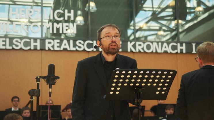 Burkhart M. Schürmann rezitierte die Ballade "Lenore" zur Musik von Sebastian Paul Rehnert.Nicole Julien-Mann
