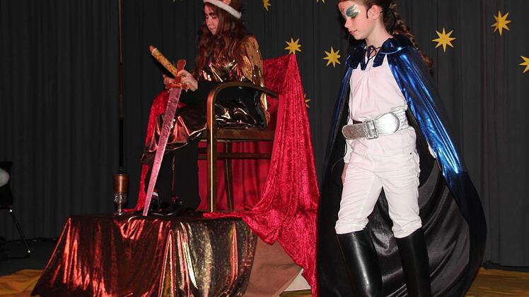 Besuch beim König, der den kleinen Prinzen befördern wollte.