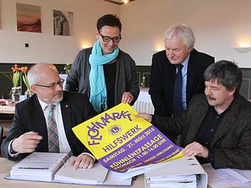 Der Lions Club Kronach Festung Rosenberg freut sich auf den Flohmarkt am 21. März: Präsident Michael Rosenberger, Vizepräsidentin Daniela Wölfel, Medien-Beauftragter Roland Raithel und Organisator Jörg Detsch. Foto: Veronika Schadeck