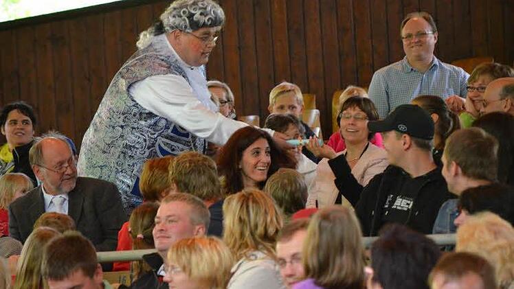 Viele Zuschauer auf der Waldbühne Heldritt Foto: Gabi Bertram