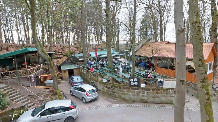 Die Autos im Kellerwald stören.