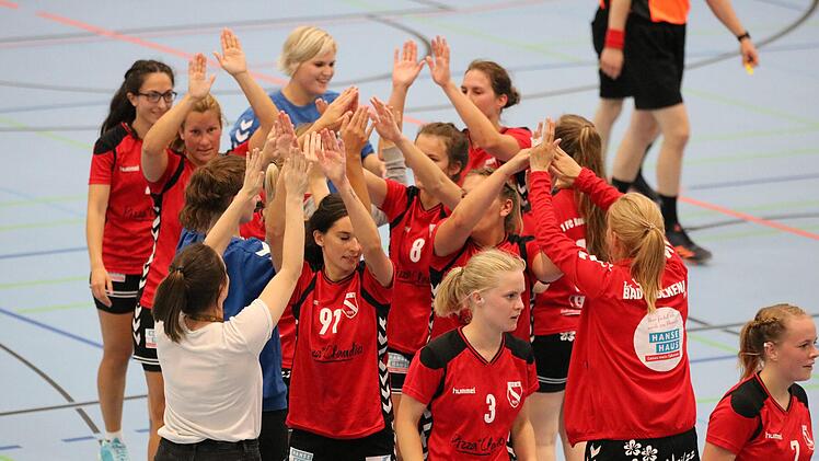 Lieferten sich einen packenden Pokalfight mit Unterstützung von rund 150 Handballern aus Ancenis auf der Tribüne: Die Handballerinnen des 1. FC Bad Brückenau.Sebastian Schmitt