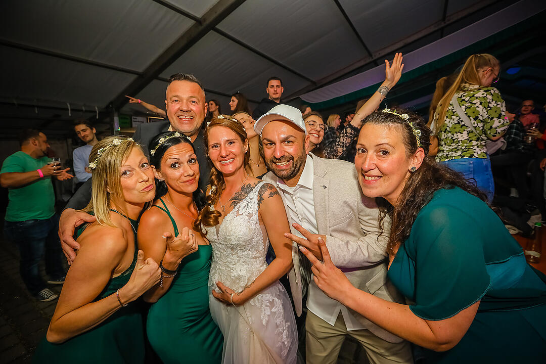 Samstagsparty im Festzelt!