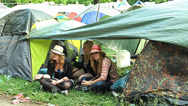 Viele Festival-Besucher campen drei Tage lang auf dem Zeppelinfeld.