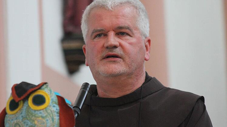 Pater Christoph Kreitmeir las aus seinem Buch "Sehnsucht Spiritualität".