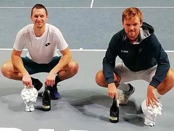 So sehen Sieger aus: Filip Polasek und Kevin Krawietz und triumphierten beim ATP-Challengerturnier in Budapest. Foto: privat