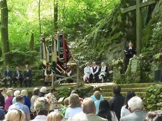 Der Gottesdienst im "Hain des Ostens" bei Muggendorf  Foto: Paul Pöhlmann